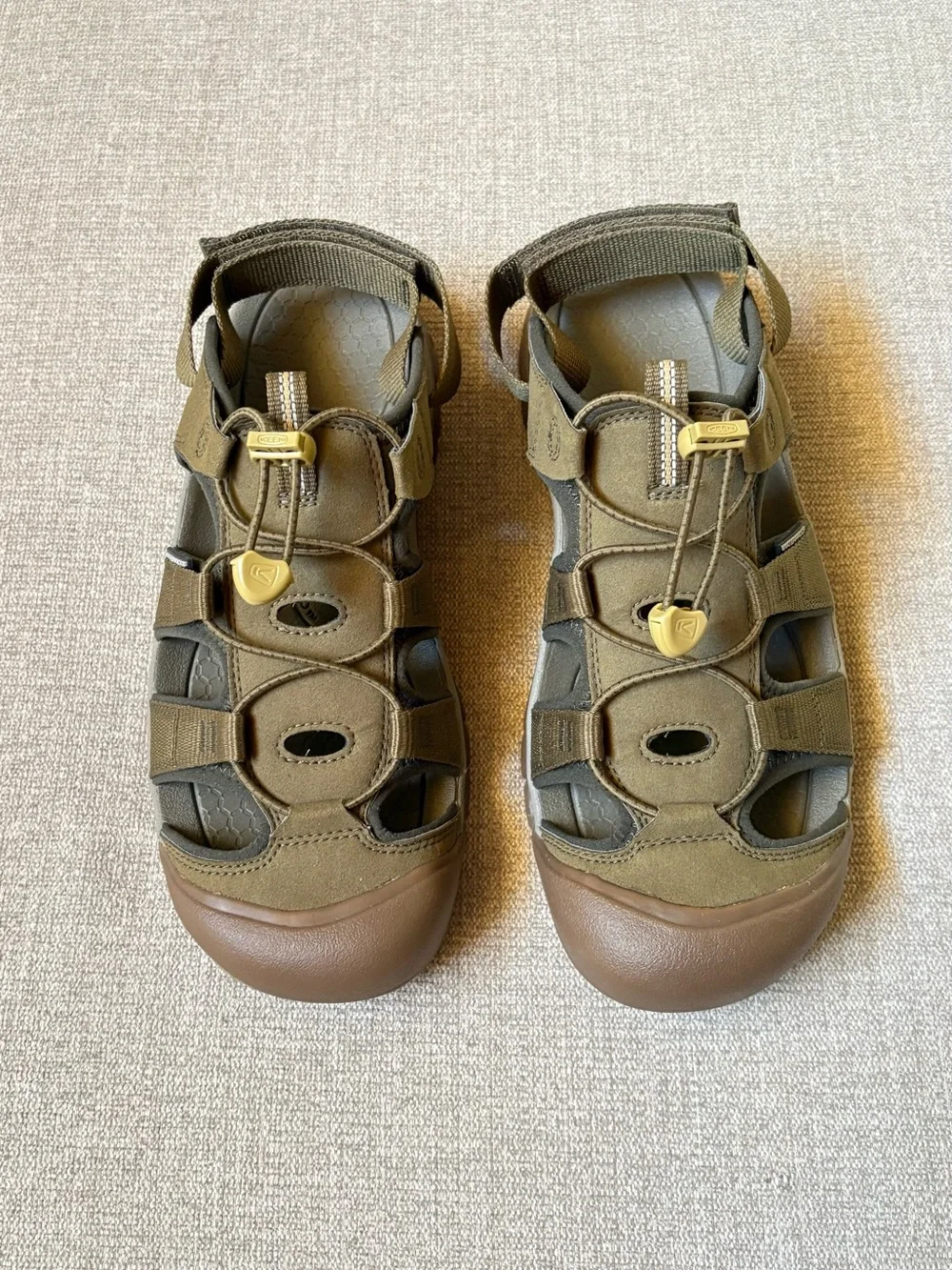 Keen Men’s lightweight outdoor athletic sandal.  New without tags
